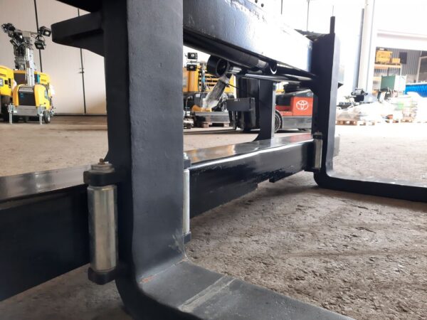 Volvo Hydrauliset trukkipiikit 8ton 240/150cm sivusiirto Volvo BM - Image 10