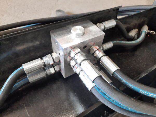 Volvo Hydrauliset trukkipiikit 8ton 240/150cm sivusiirto Volvo BM - Image 11