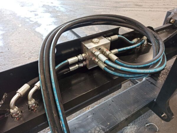 Volvo Hydrauliset trukkipiikit 8ton 220/200cm sivusiirto Volvo BM - Image 14