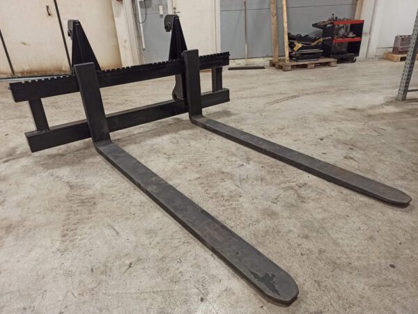 Volvo Trukkipiikit 11000kg 2400mm/2400mm 4A L150-180