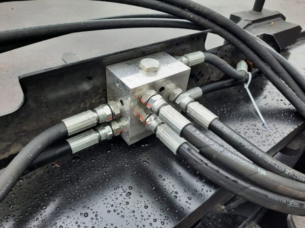 LMG Hydrauliset trukkipiikit 11ton 220/180cm sivusiirto Volvo BM - Image 15