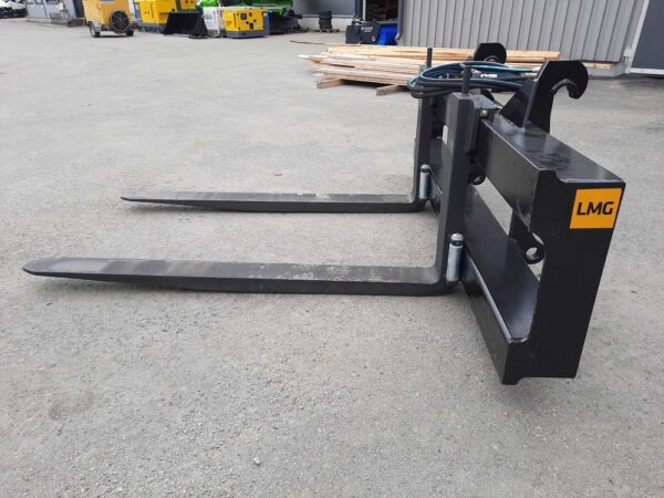 Volvo Hydrauliset trukkipiikit 8ton 240/180cm sivusiirto Volvo BM - Image 4