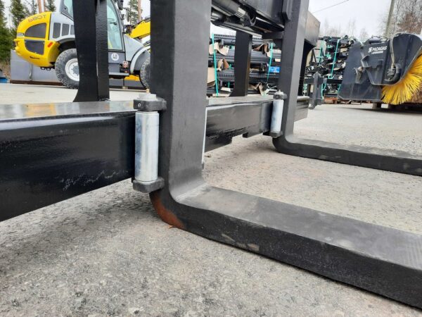 Volvo Hydrauliset trukkipiikit 8ton 240/180cm sivusiirto Volvo BM - Image 10
