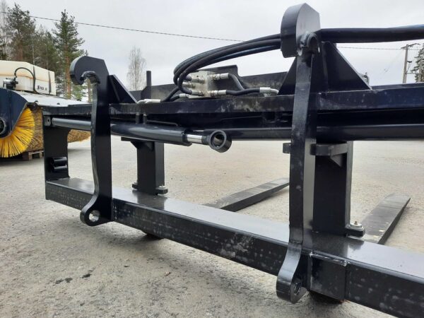 Volvo Hydrauliset trukkipiikit 8ton 240/180cm sivusiirto Volvo BM - Image 12