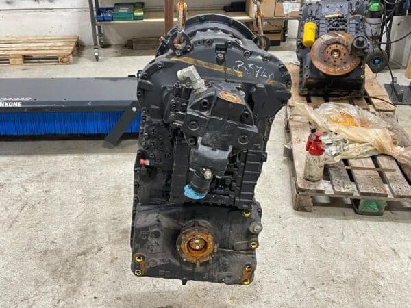 JCB 413 ZF vaihdelaatikko, Type. 6 WG 115, Part list No. 4656006133 - Image 2