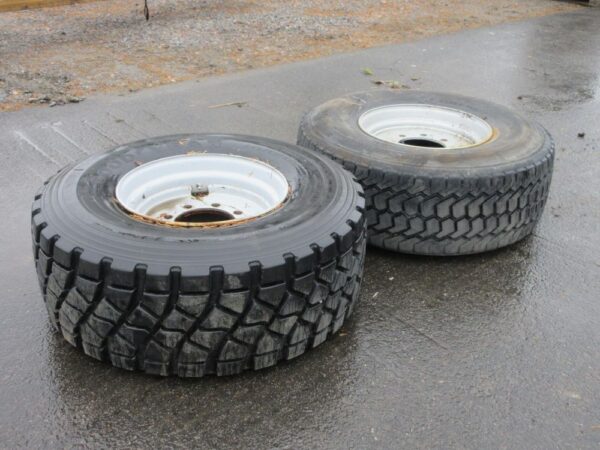 - Renkaat vanteilla 445/65 R22,5 2kpl - Image 4