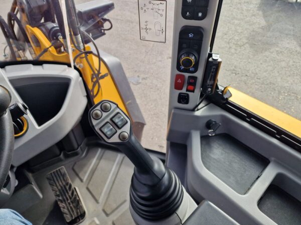 JCB 417 HT Wheel loader - Image 27