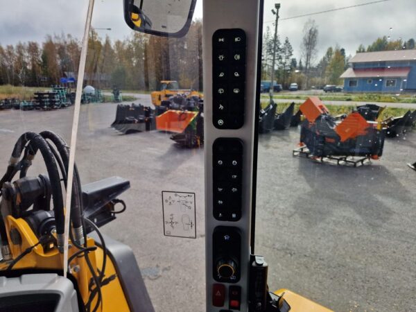 JCB 417 HT Wheel loader - Image 28